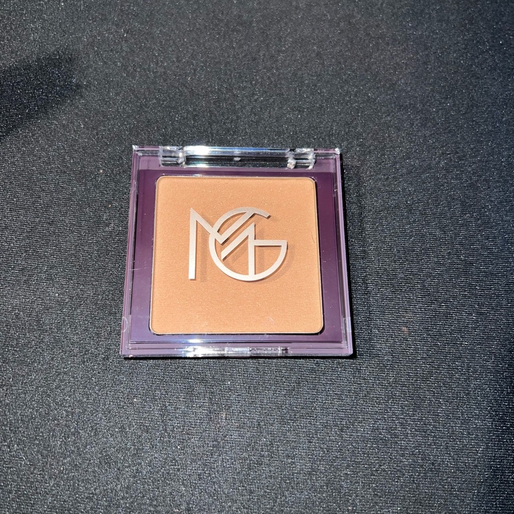 Makeup Geek Tan Bronzer Compact for a Sun-Kissed Glow